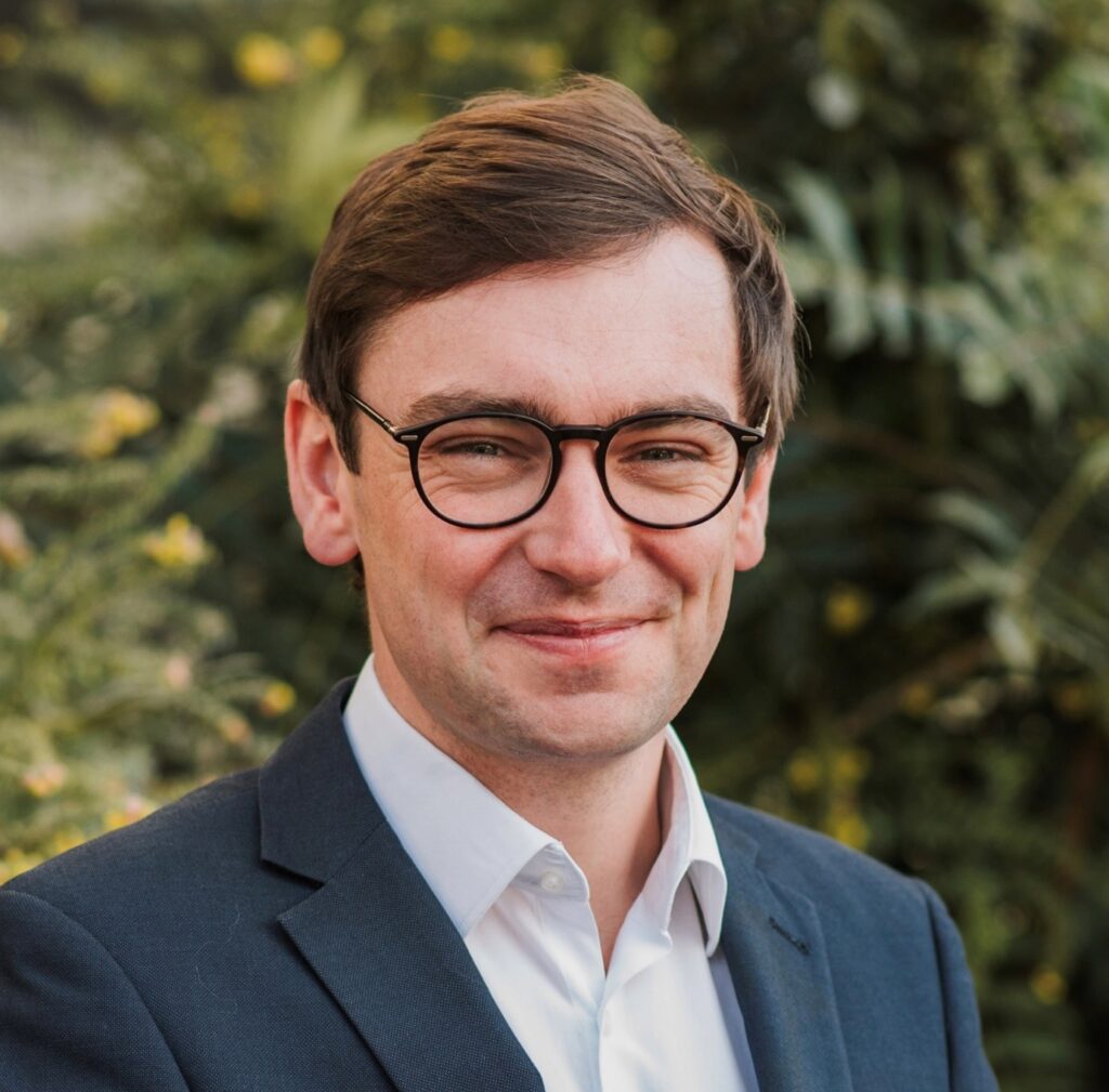 Dr Tom Bloomfield